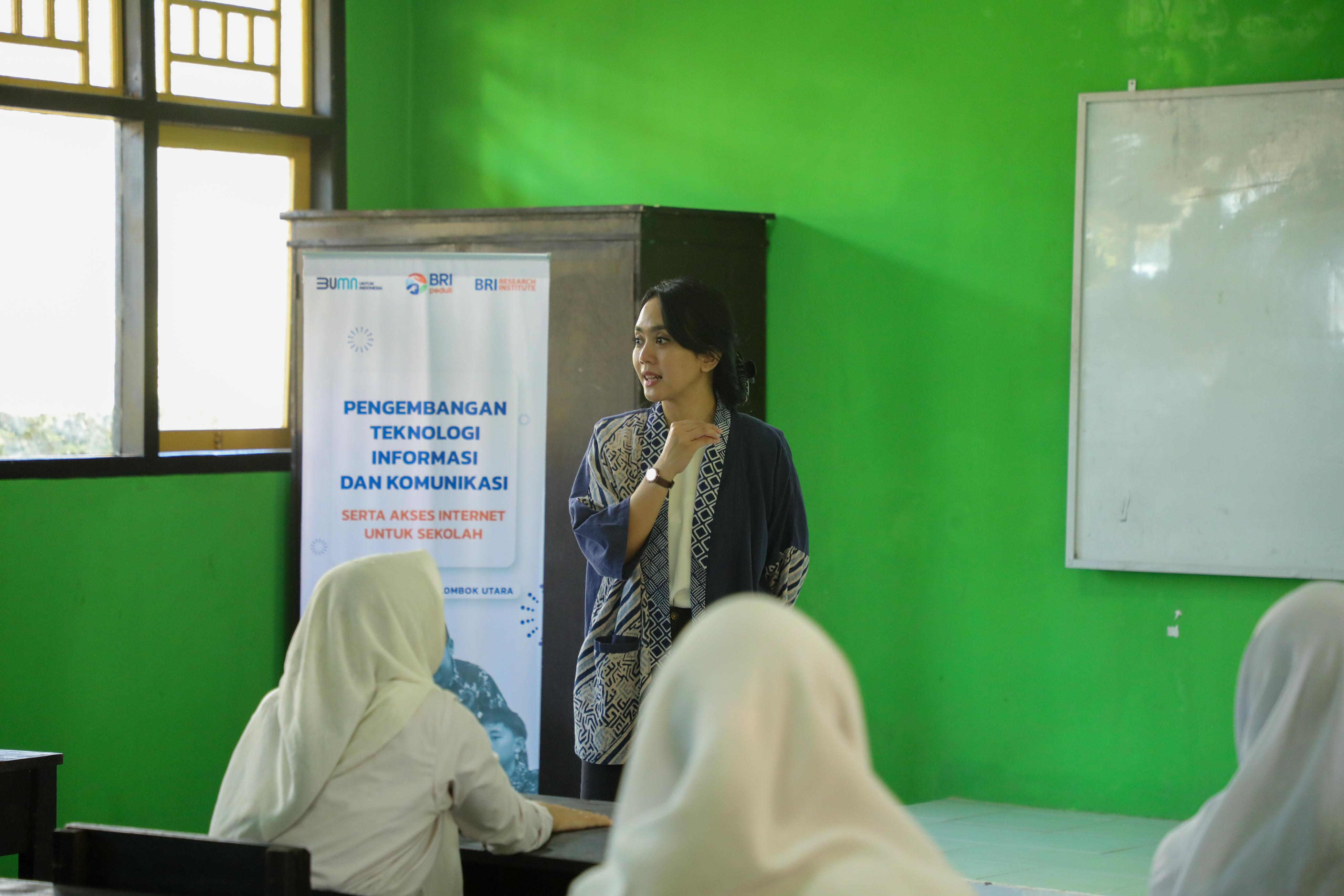 BRI Peduli menyalurkan bantuan infrastruktur teknologi, informasi, dan akses internet ke SMP Negeri 6 Bayan, Kabupaten Lombok Utara, Nusa Tenggara Barat.