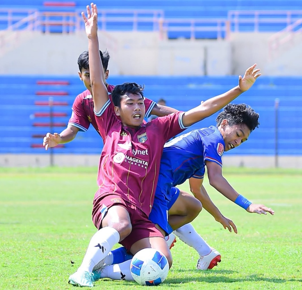 Persika Karanganyar vs Persewangi Banyuwangi di Stadion Sultan Agung Bantul (10/5/2025).