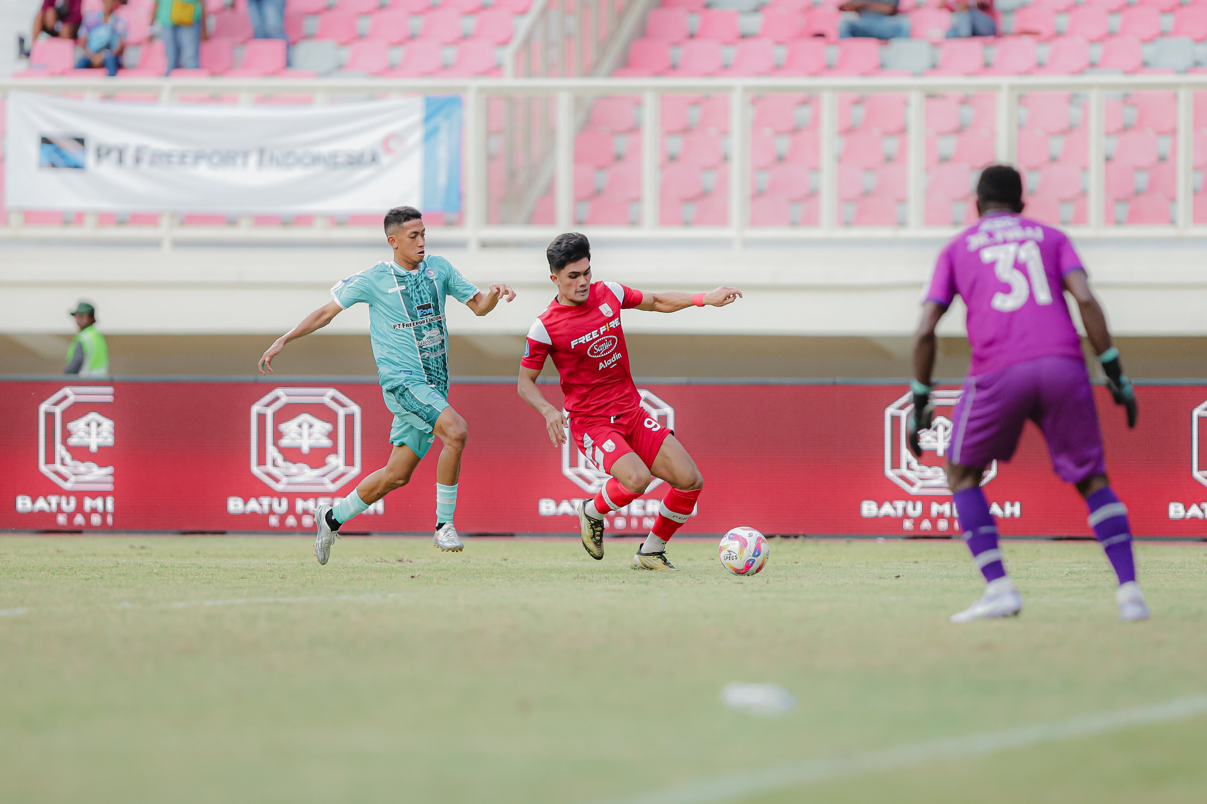 striker Persis Solo Ramadhan Sananta saat melawan PSBS Biak di Liga 1 2024/2025 (11/5/2025).