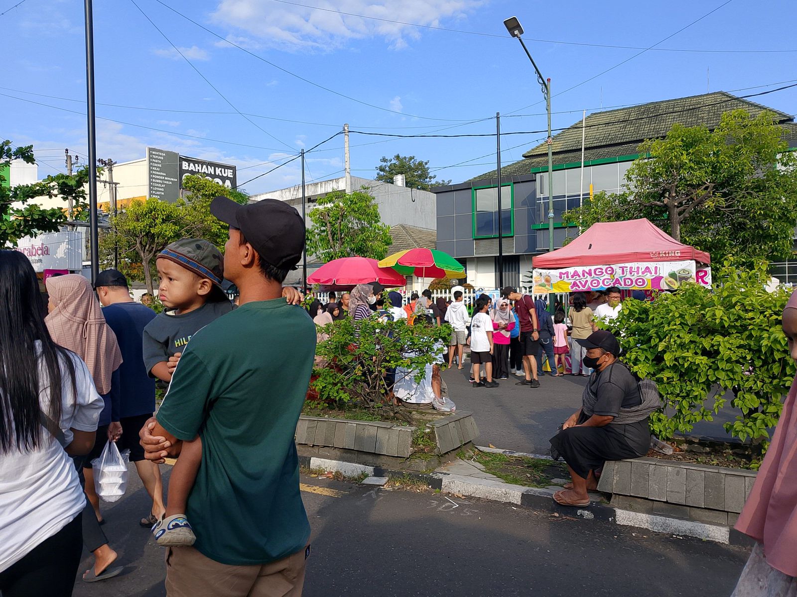 Suasana CFD di sepanjang Jalan Pandanaran Boyolali, Minggu (11/5/2025).  Tampak pengemis yang dikeluhkan sebagian pengunjung CFD.