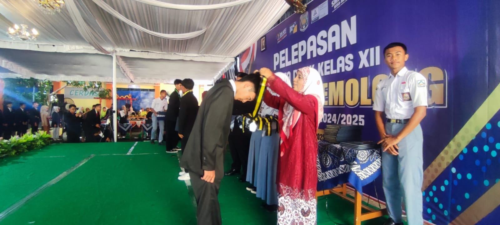 SEDERHANA: Prosesi pelepasan 509 peserta didik kelas XII.