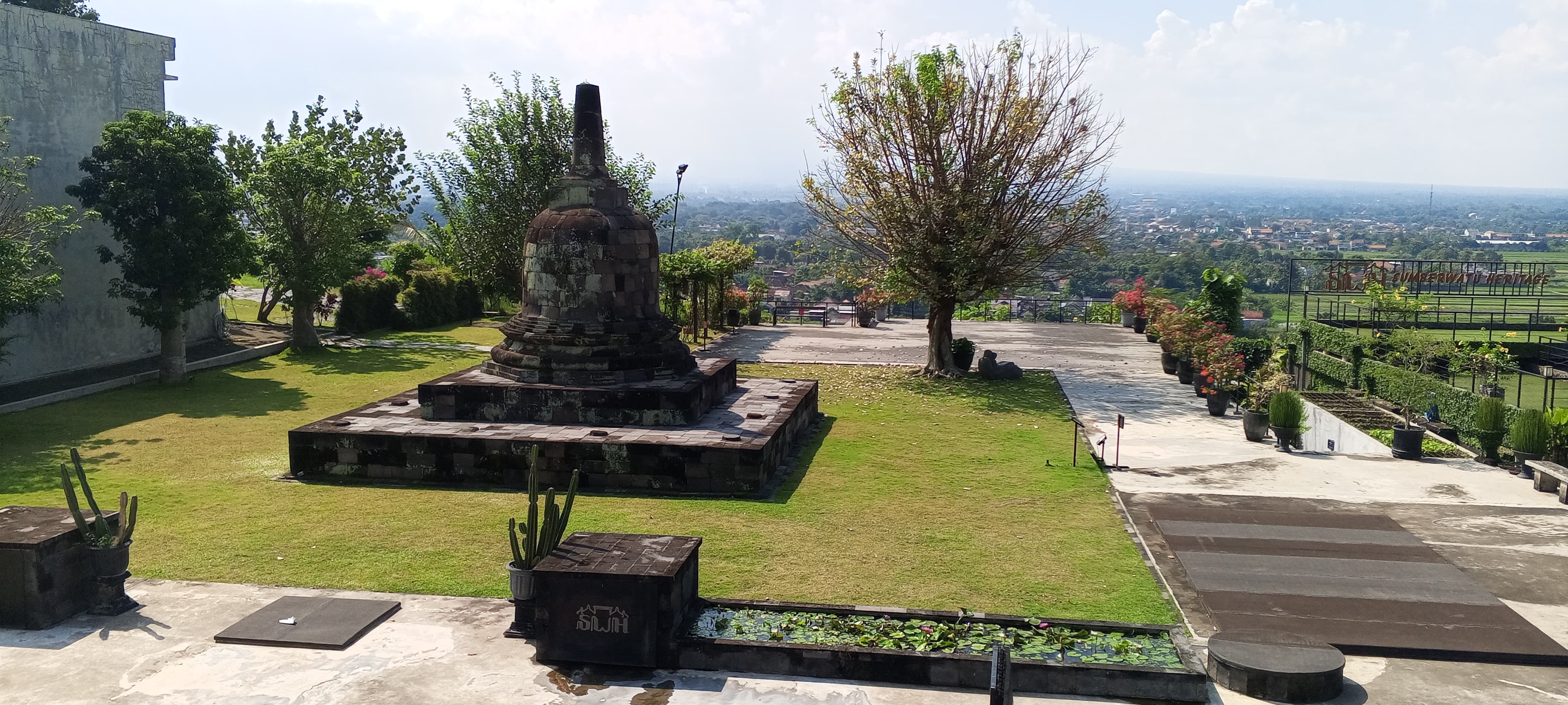 Situs Sumur Bandung atau Candi Sumberwatu di daerah Prambanan.