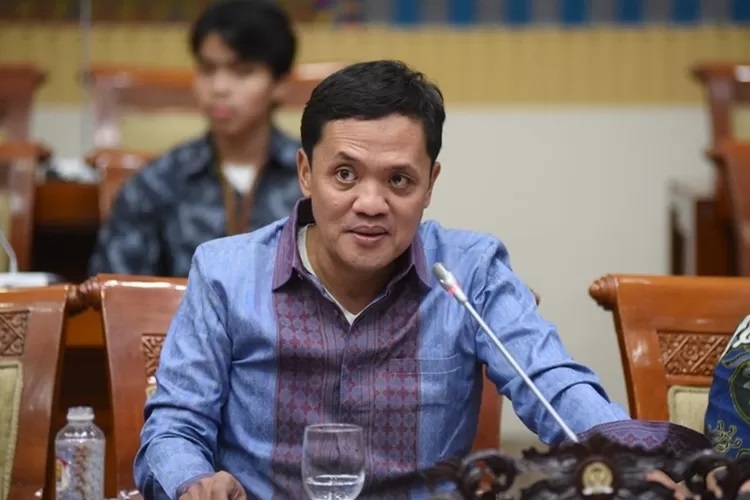 Ketua Komisi III DPR Habiburokhman menjadi penjamin bagi mahasiswi ITB berinisial SSS yang mengunggah meme Prabowo Jokowi