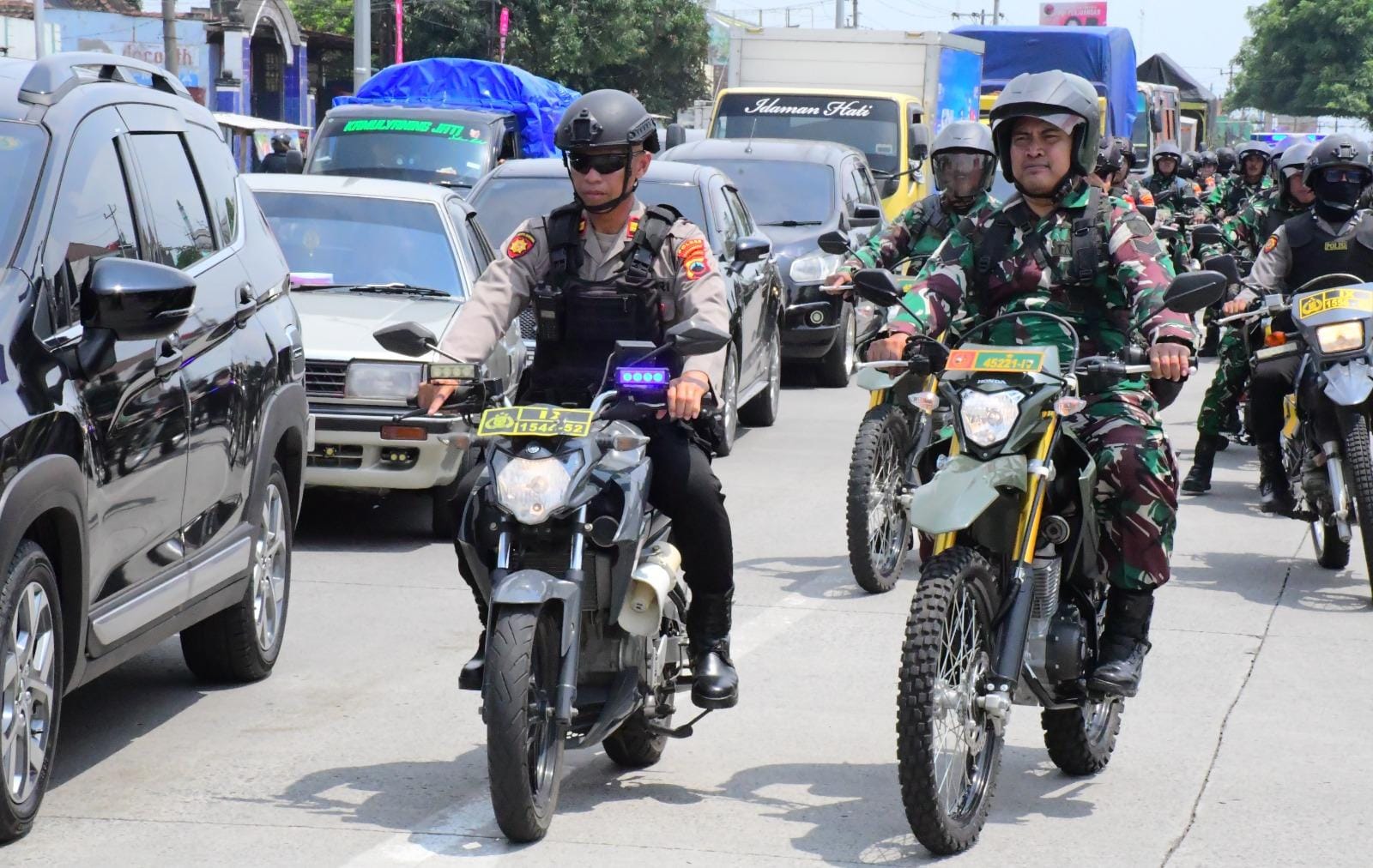 Tim gabungan Polres Karanganyar, Kodim 0727 Karanganyar, Satpol PP Karanganyar patroli berantas aksi premanisme. (Rudi Hartono/Radar Solo)