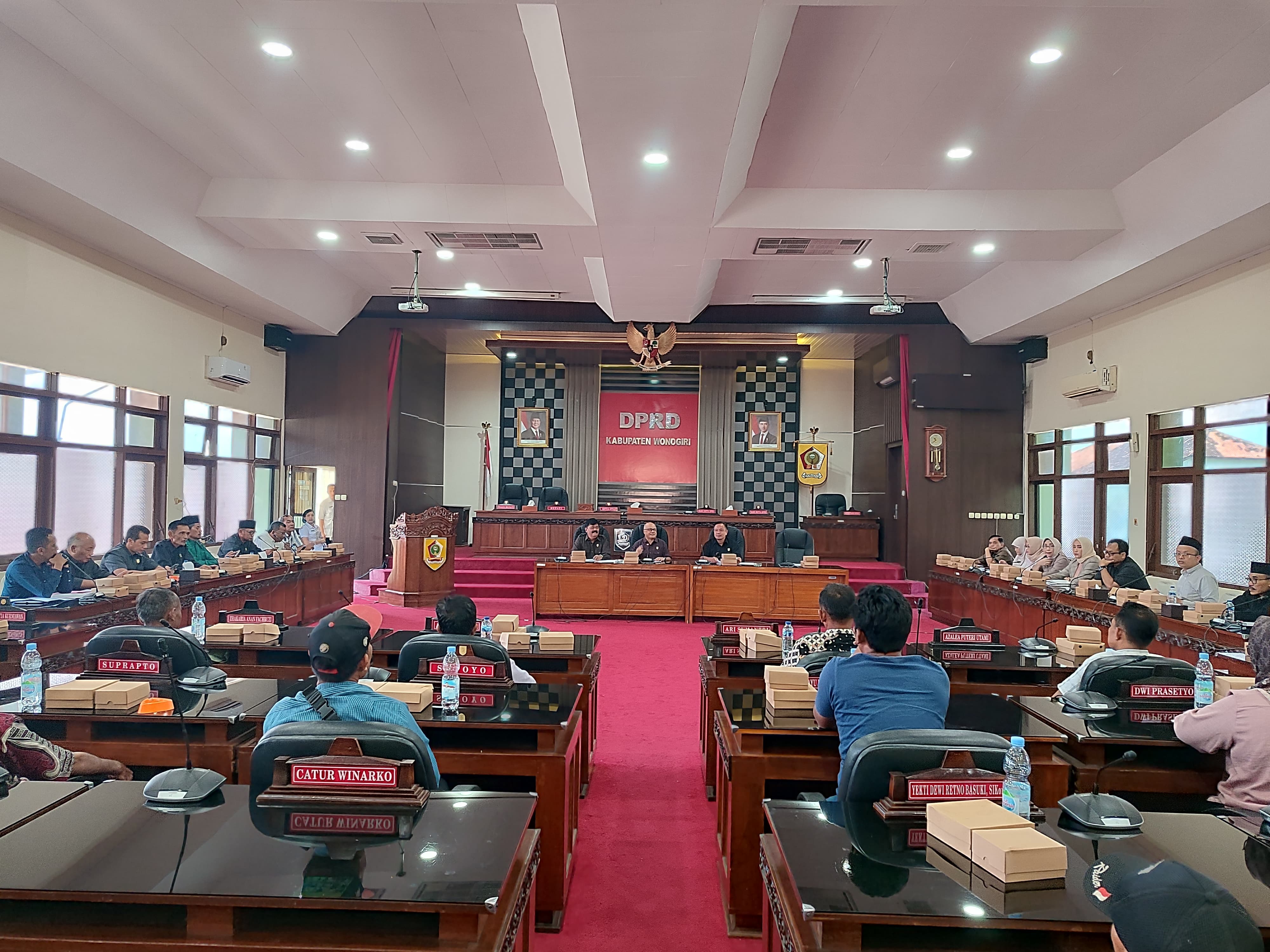 DPRD Wonogiri gelar hearing dengan pihak yang pro dengan pendirian pabrik semen di Pracimantoro, Rabu (14/5).