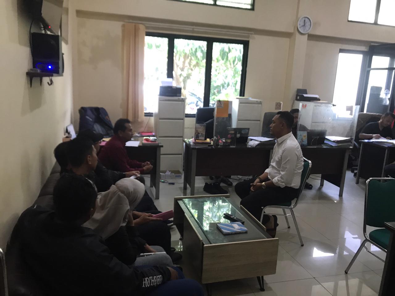 Nasabah laporkan Koperasi Bahana Lintas Nusantara ke Mapolres Boyolali, Rabu (14/5/2025).