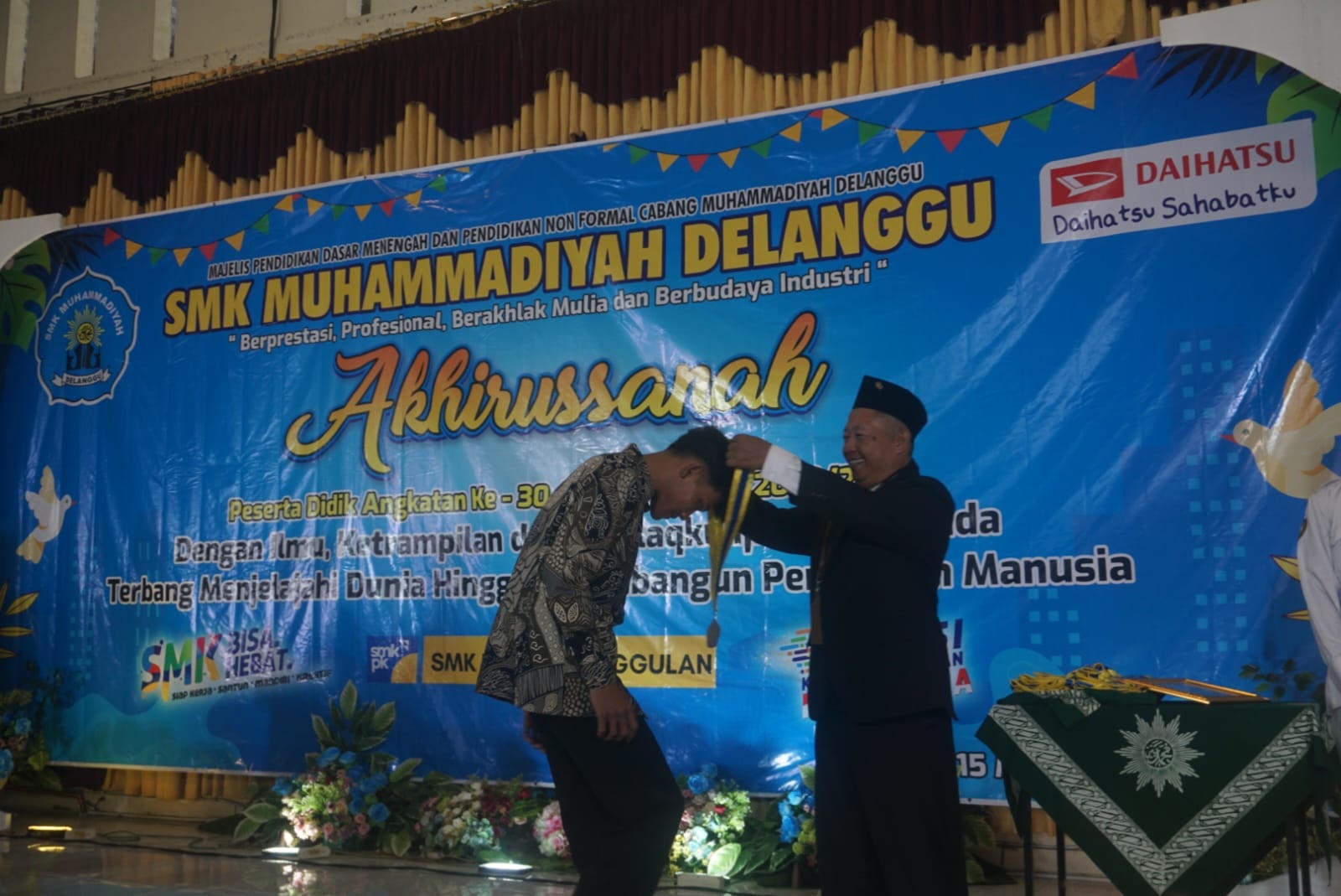 KHIDMAT: Prosesi pelepasan dalam akhirussanah angkatan ke-30 tahun ajaran 2024/2025 di Gedung Grand Haji, Desa Krecek, Kecamatan Delanggu, Klaten (15/5).