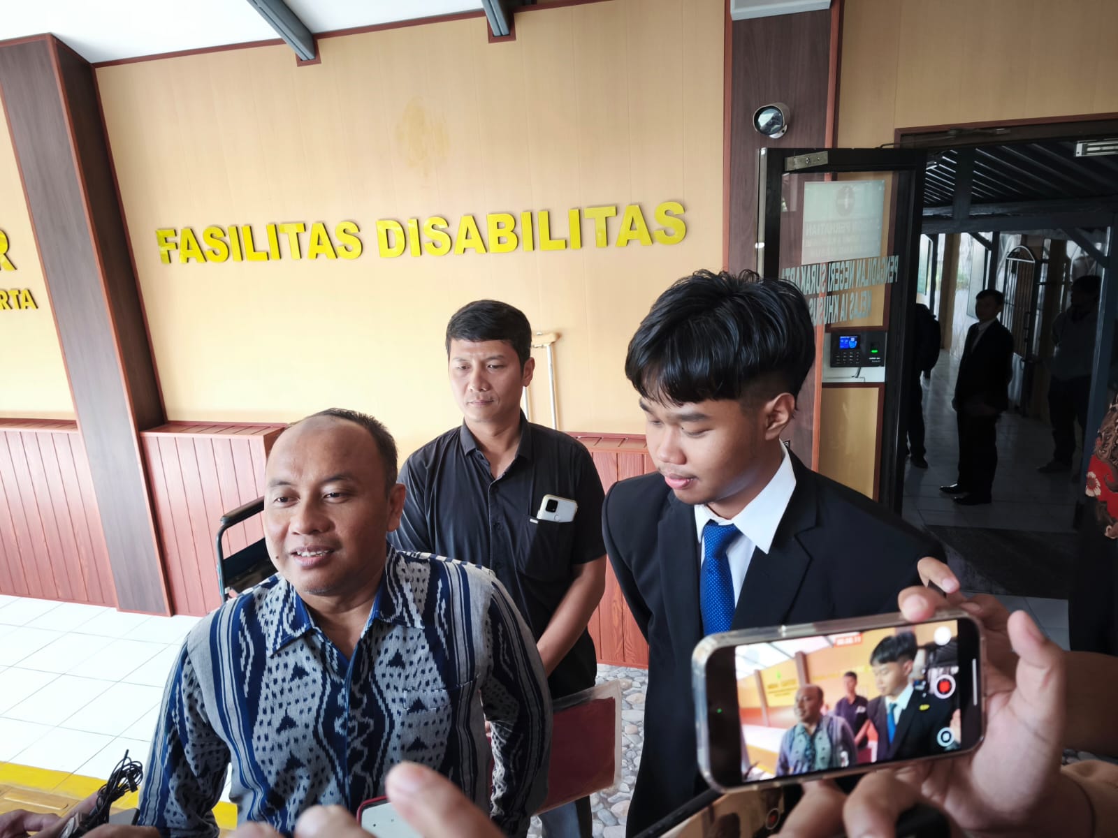 Aufaa Luqmana, penggugat mantan Presiden Jokowi di PN Solo, kemarin (15/5).