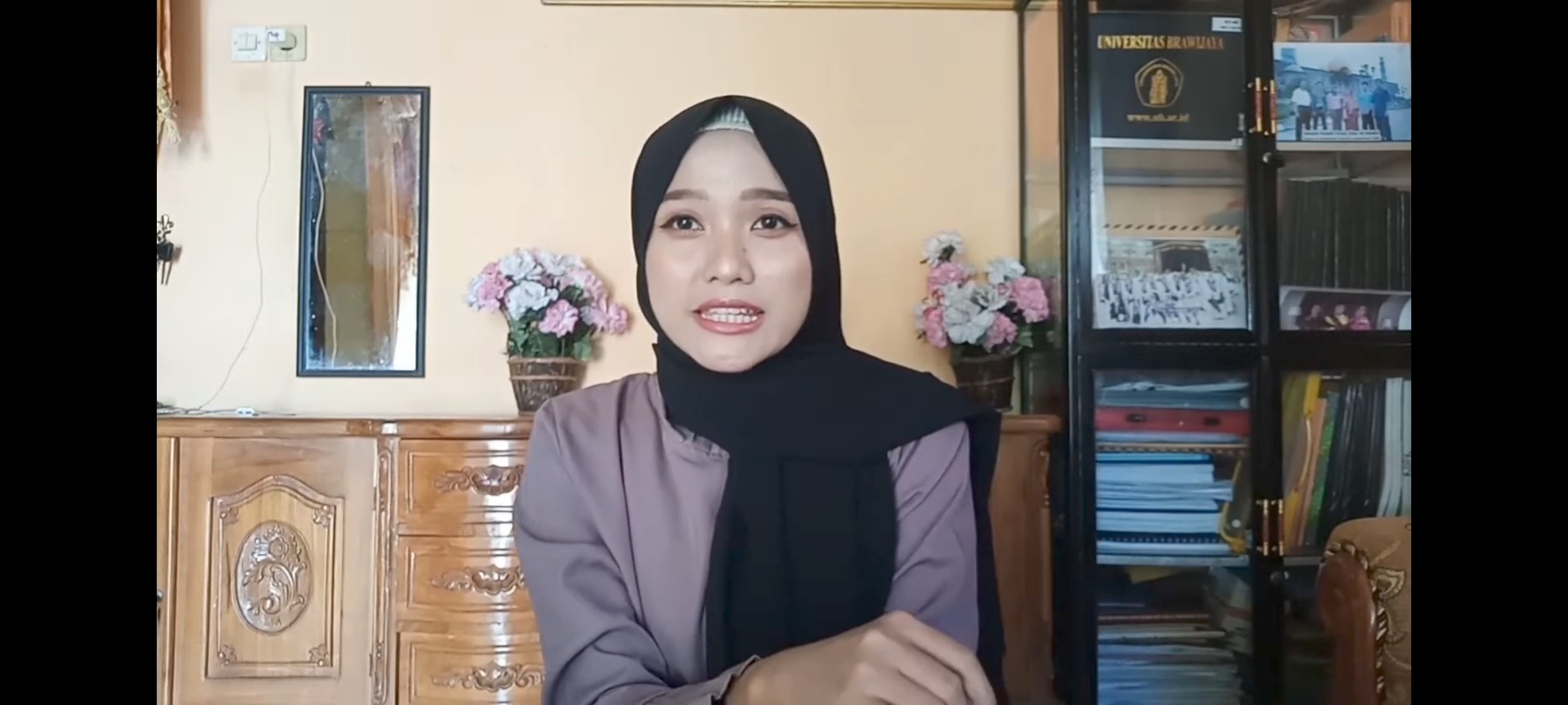 Sekdes Lamongan, Ida Nur Hayati Kepergok Hapus Channel YouTube Usai Kasus Perselingkuhannya dengan Kades Viral