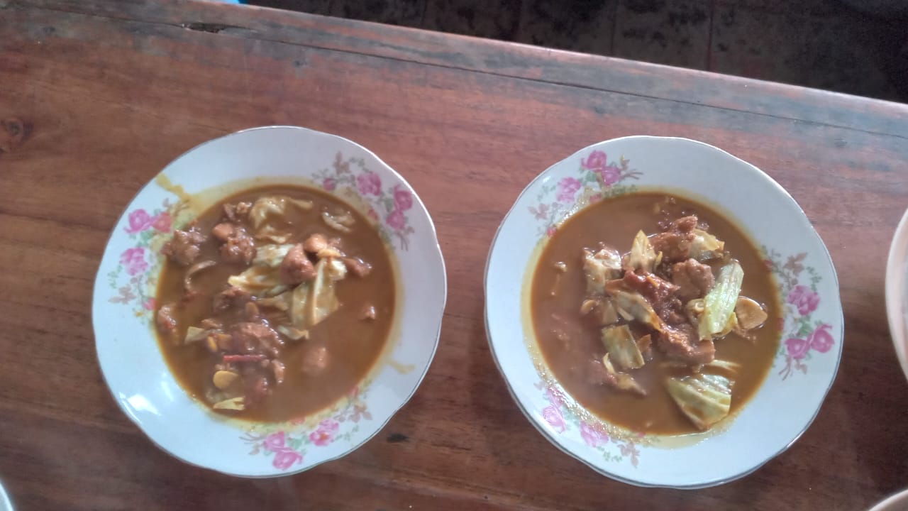 Aneka menu olahan kambing muda kreasi warung Sate Kambing Pak Momo di Simpang Lima Sukoharjo.
