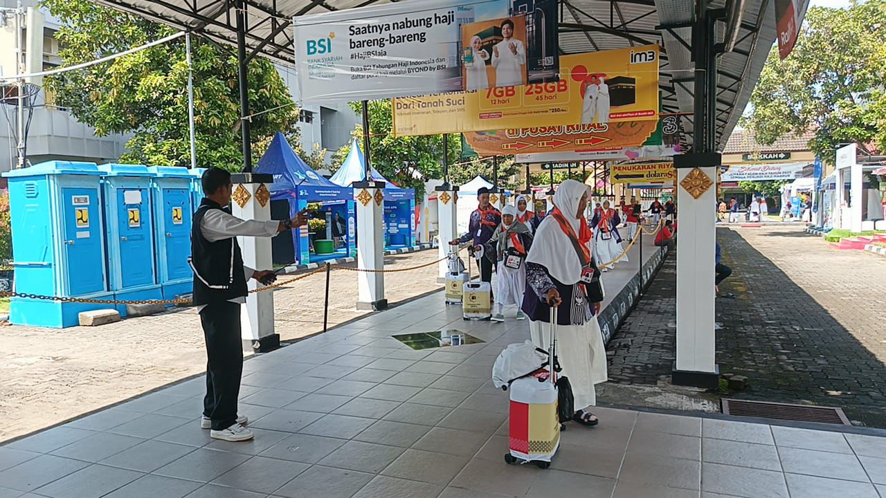 Calon jamaah haji gelombang I telah seluruhnya diberangkatkan ke Tanah Suci dari Bandara Adi Soemarmo, Solo.