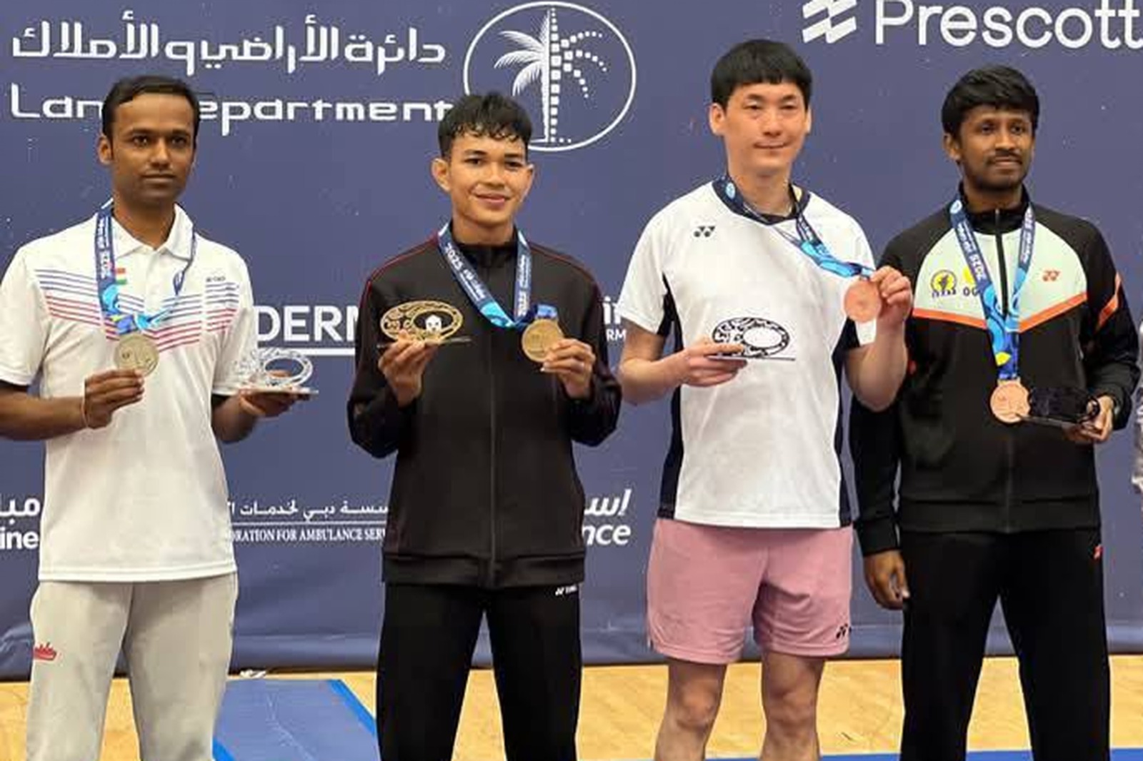 MEMBANGGAKAN: Muhammad Al Imran (dua dari kiri) raih emas di ajang 6th Fazza Dubai Para Badminton International 2025.