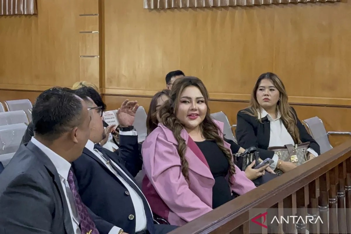 Lisa Mariana hadiri sidang lawan Ridwan Kamil di PN Bandung, namun pihak RK absen, kuasa hukum ungkap alasannya