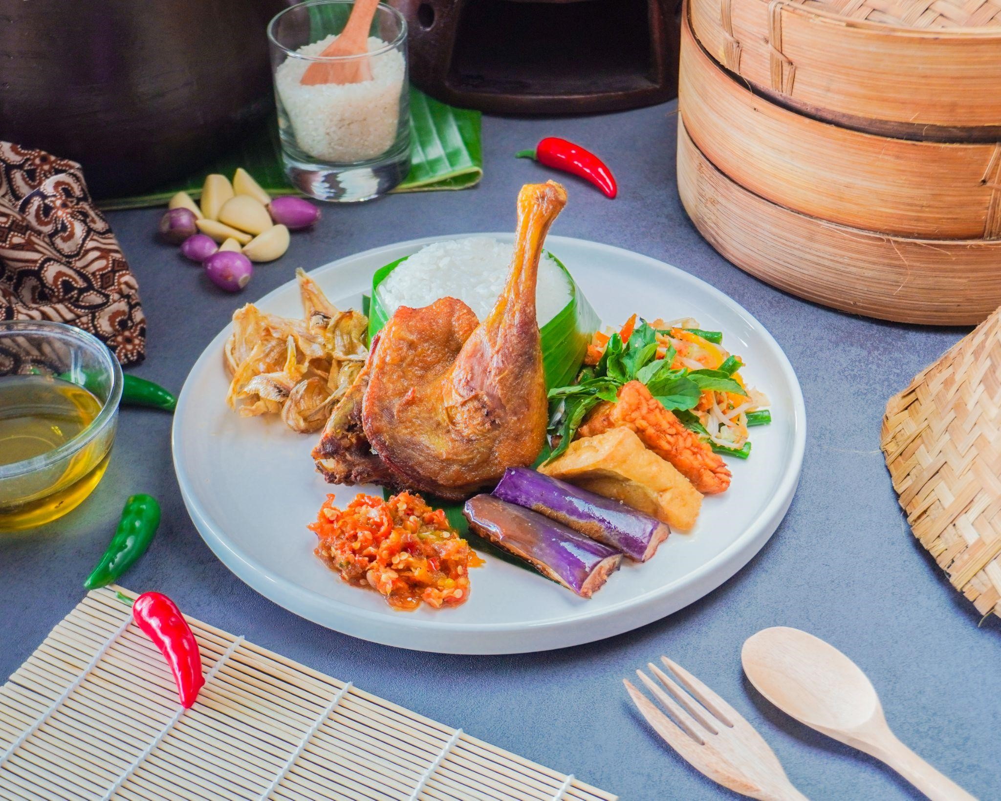 Bebek goreng Purwosari yang kini dapat dinikmati di Cashmere Restaurant.