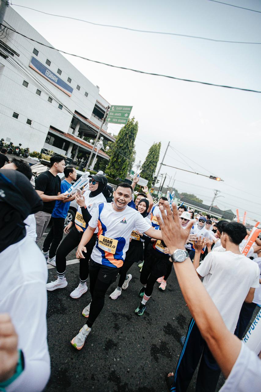 Purwokerto Half Marathon 2025 yang digelar 11 Mei 2025. Ajang ini merupakan kolaborasi strategis antara BRI, Pemprov Jawa Tengah, dan Pemkab Banyumas.
