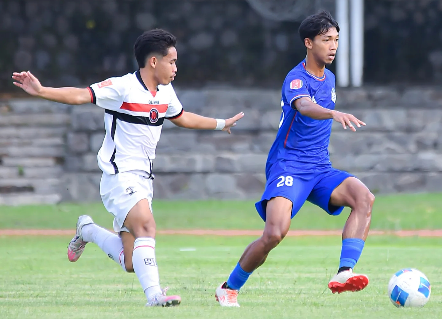 SARAT GENGSI: Laga Persika Karanganyar melawan Sang Maestro di Stadion Sriwedari, Selasa sore (20/5).