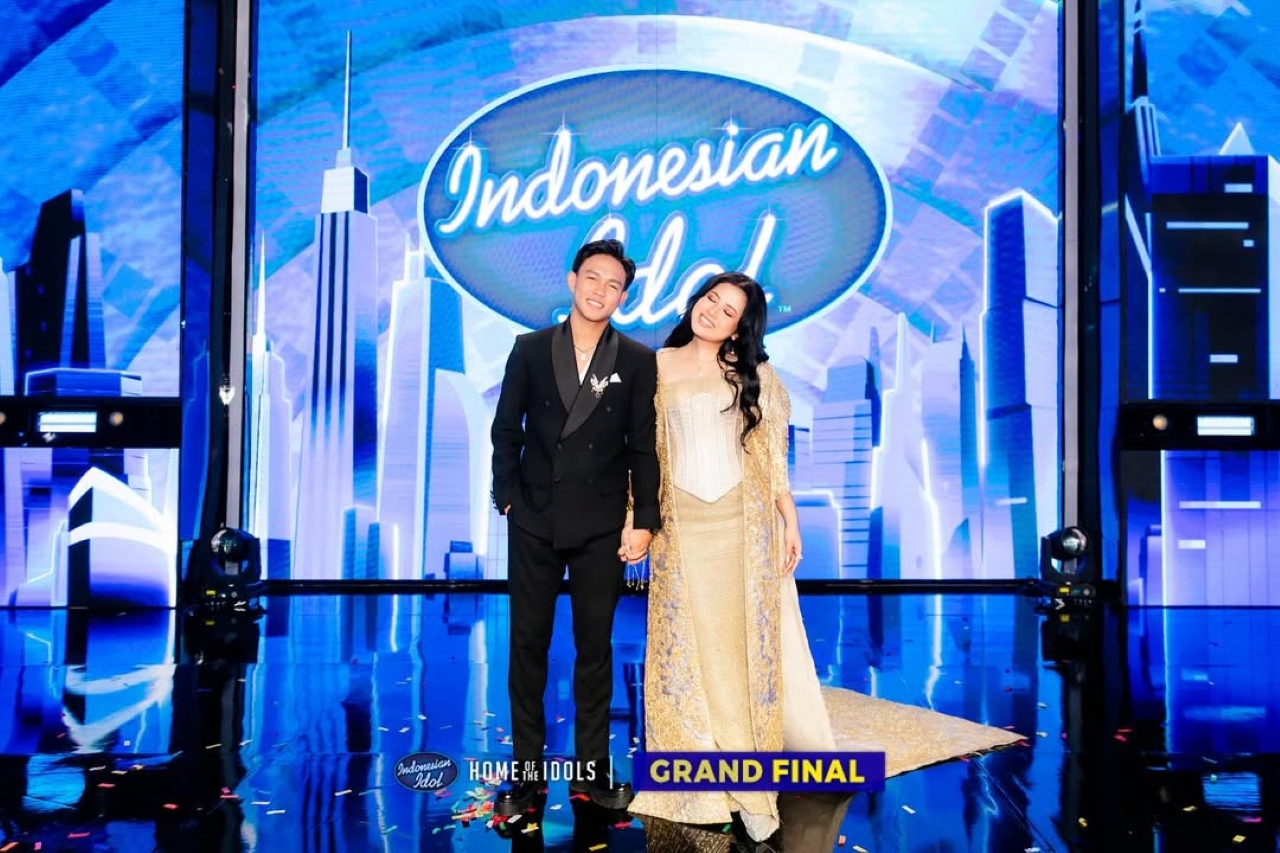 Shabrina Leanor dan Fajar Noor tampil memukau bernyanyi solo hingga duet dengan para bintang tamu, siapa pemenang Indonesian idol 2025