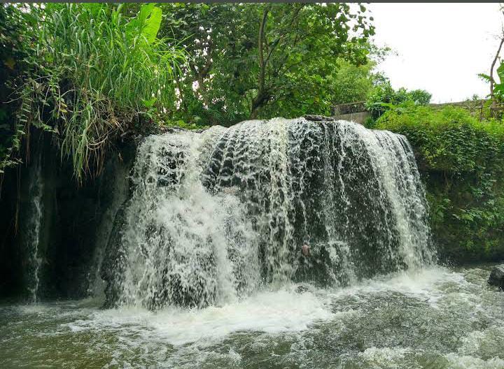 Air Terjun Ledok Waru Tetheg Kembar, yang berada di Dusun Gondang, Kecamatan Kebonarum, Klaten
