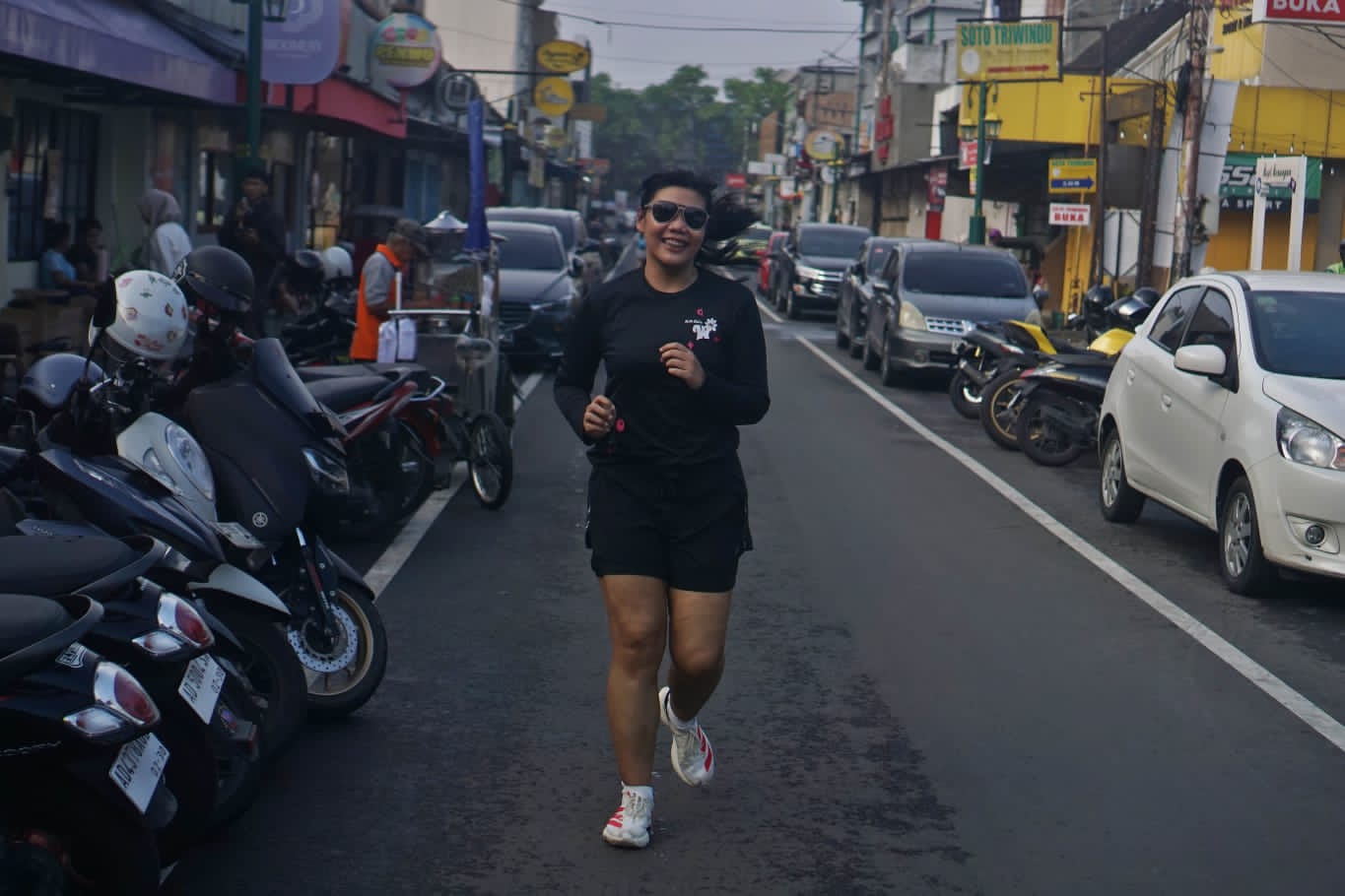 BIAR BUGAR: Seseorang tengah menjalani running di salah satu jalan di Kota Solo