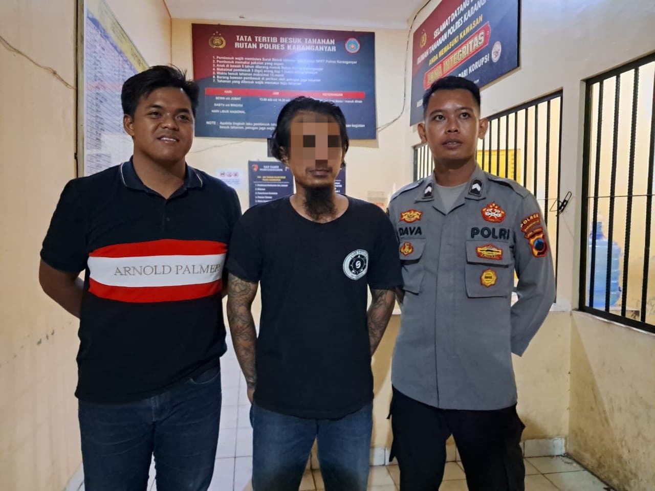 Pelaku penganiayaan Dian Anggoro, warga Suruh, Kecamatan Tasikmadu, Karanganyar dibekuk Satreskrim Polres Karanganyar. ( Rudi Hartono/Radar Solo)