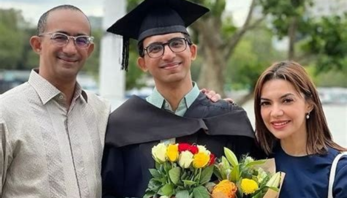 Potret kebersamaan Izzat Assegaf bersama orang tua, Najwa Shihab dan Ibrahim Sjarief Assegaf.