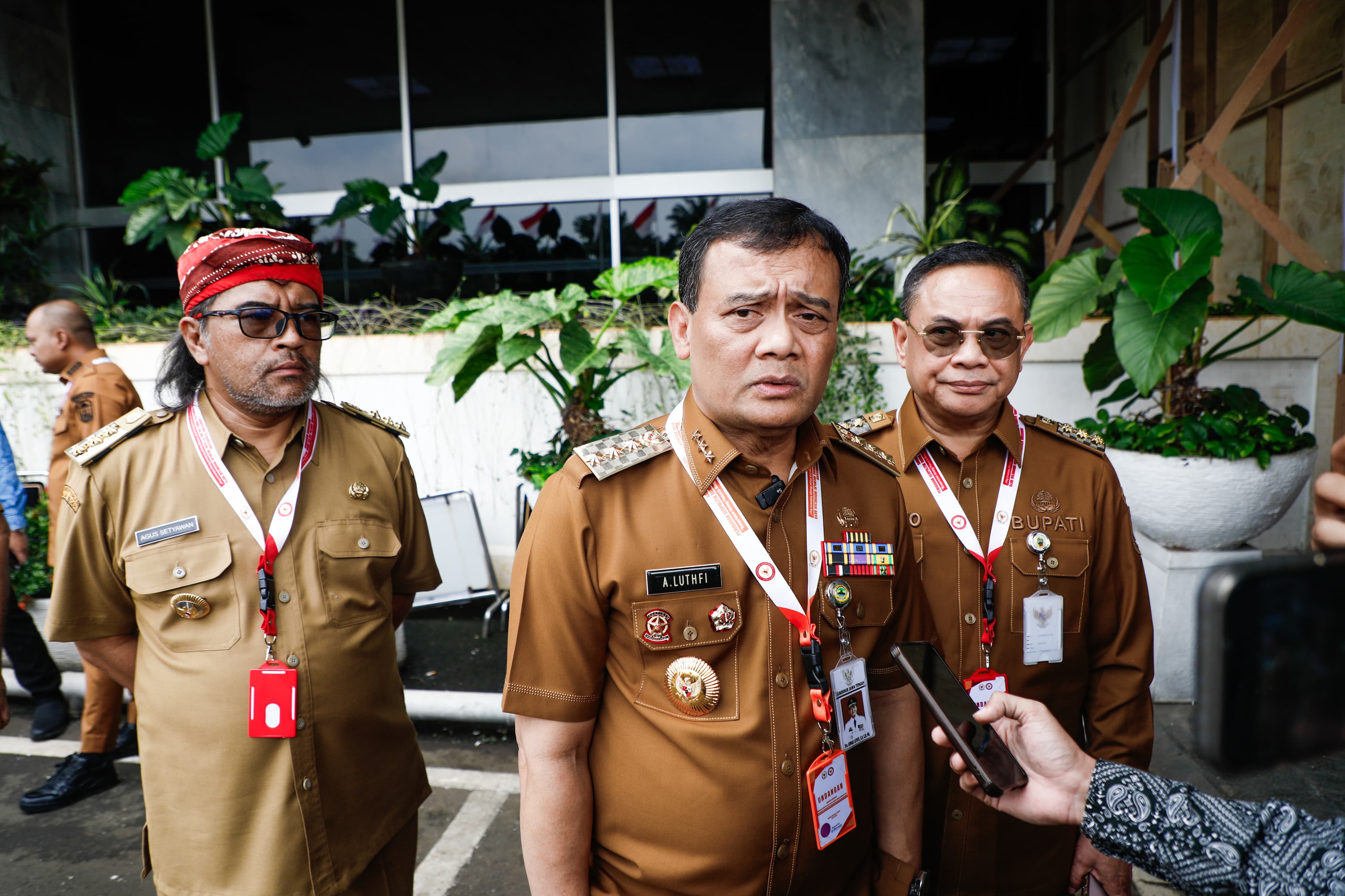 Gubernur Jateng Ahmad Luthfi beri keterangan penanganan banjir Demak dan Grobogan di sela acara Sarasehan Kebangsaan di Gedung Nusantara IV MPR RI, Jakarta, Selasa (20/5/2025).