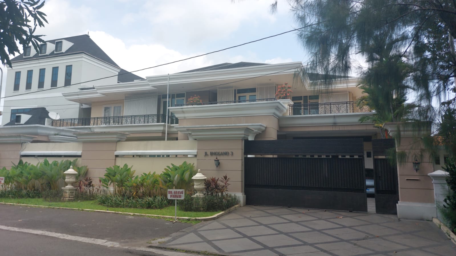 Rumah mewah milik Iwan Setiawan Lukminto di Jalan Enggano 3 Kelurahan Stabelan, Kecamatan Banjarsari, Solo, Rabu (21/5/2025).