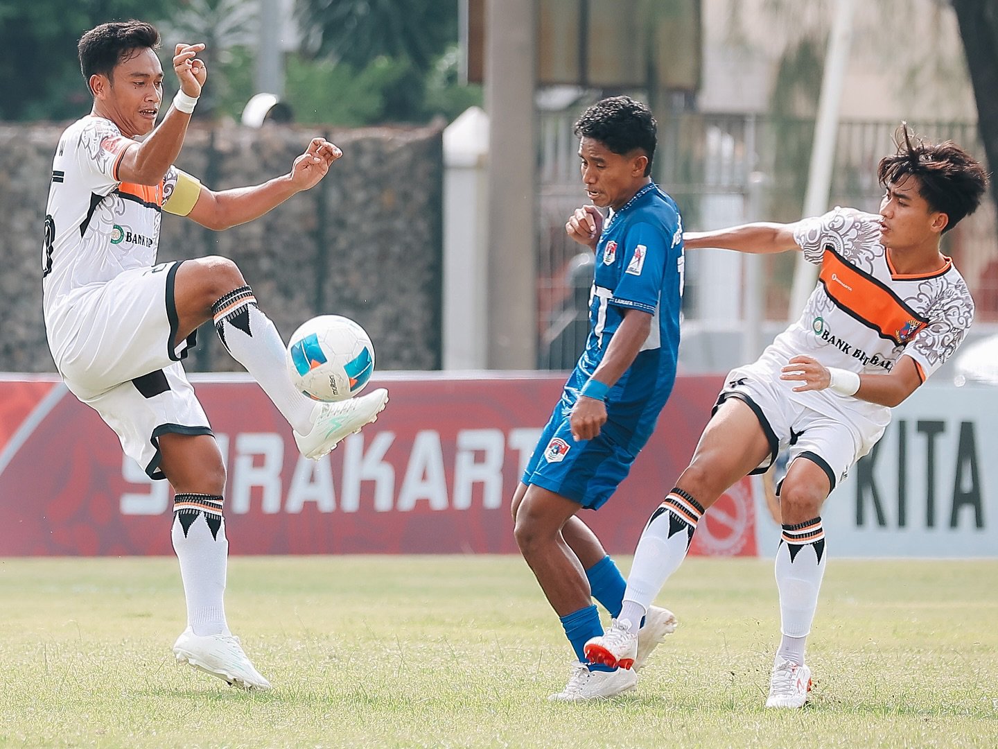 Laga Perseden Denpasar vs Persebata Lembata di&nbsp;Lapangan Kotabarat, Solo, pada Kamis, 22 Mei 2025.