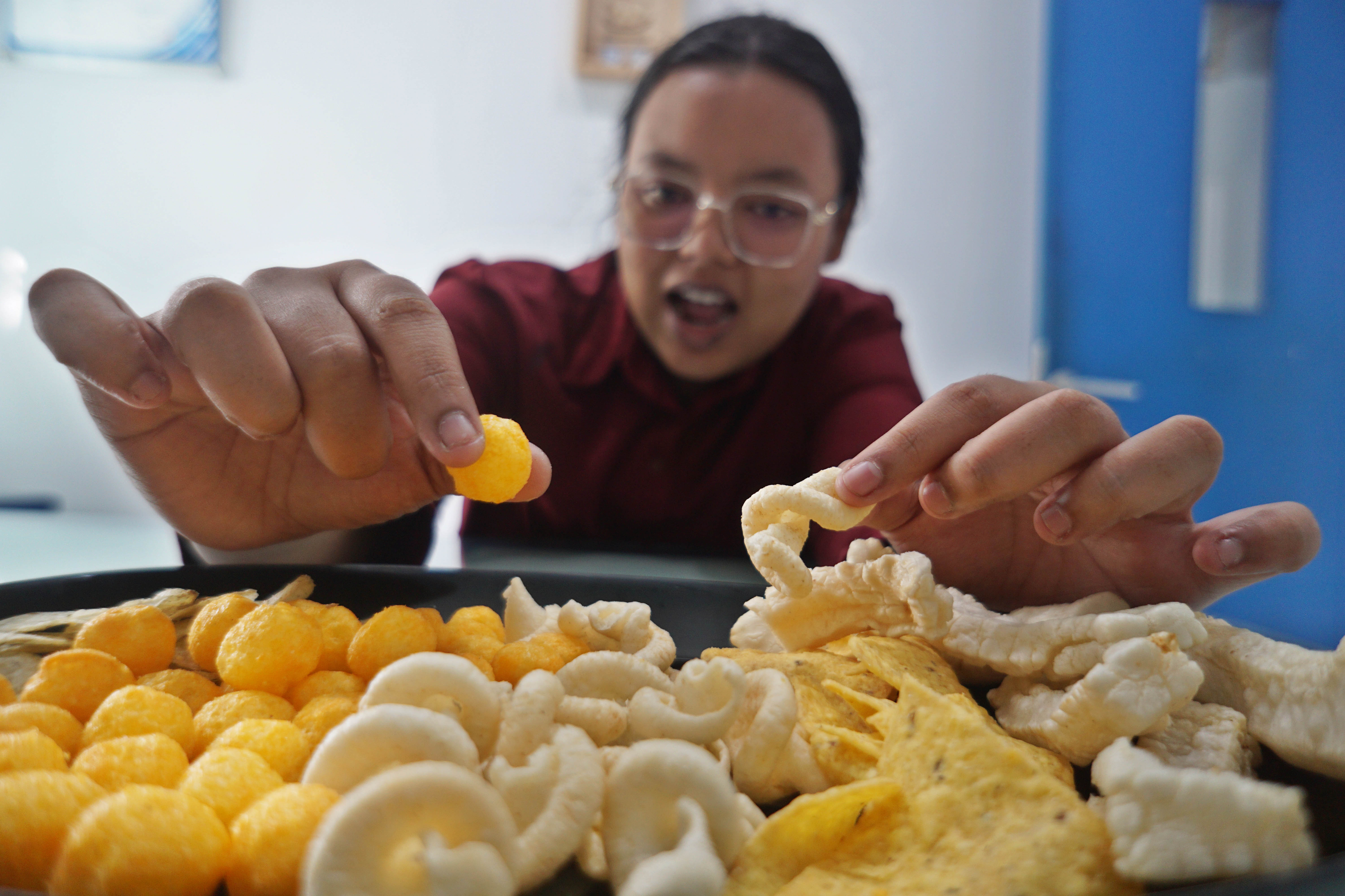Makanan instans bila dikonsumsi terus menerus bisa berdampak tak baik bagi kesehatan. (Arief Budiman/Radar Solo)