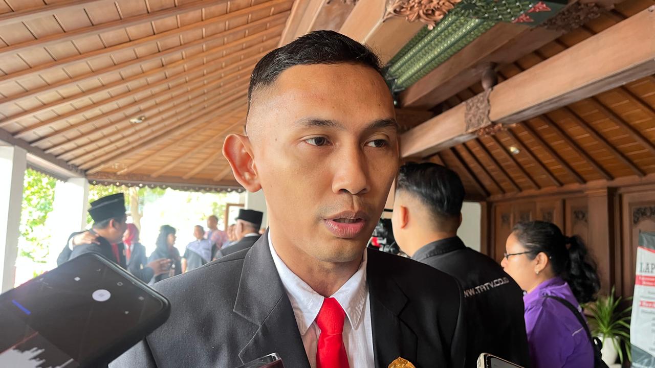 BERSIAP: Ketua DPD PSI Solo Trie Mardiyanto saat memberikan keterangan pers.