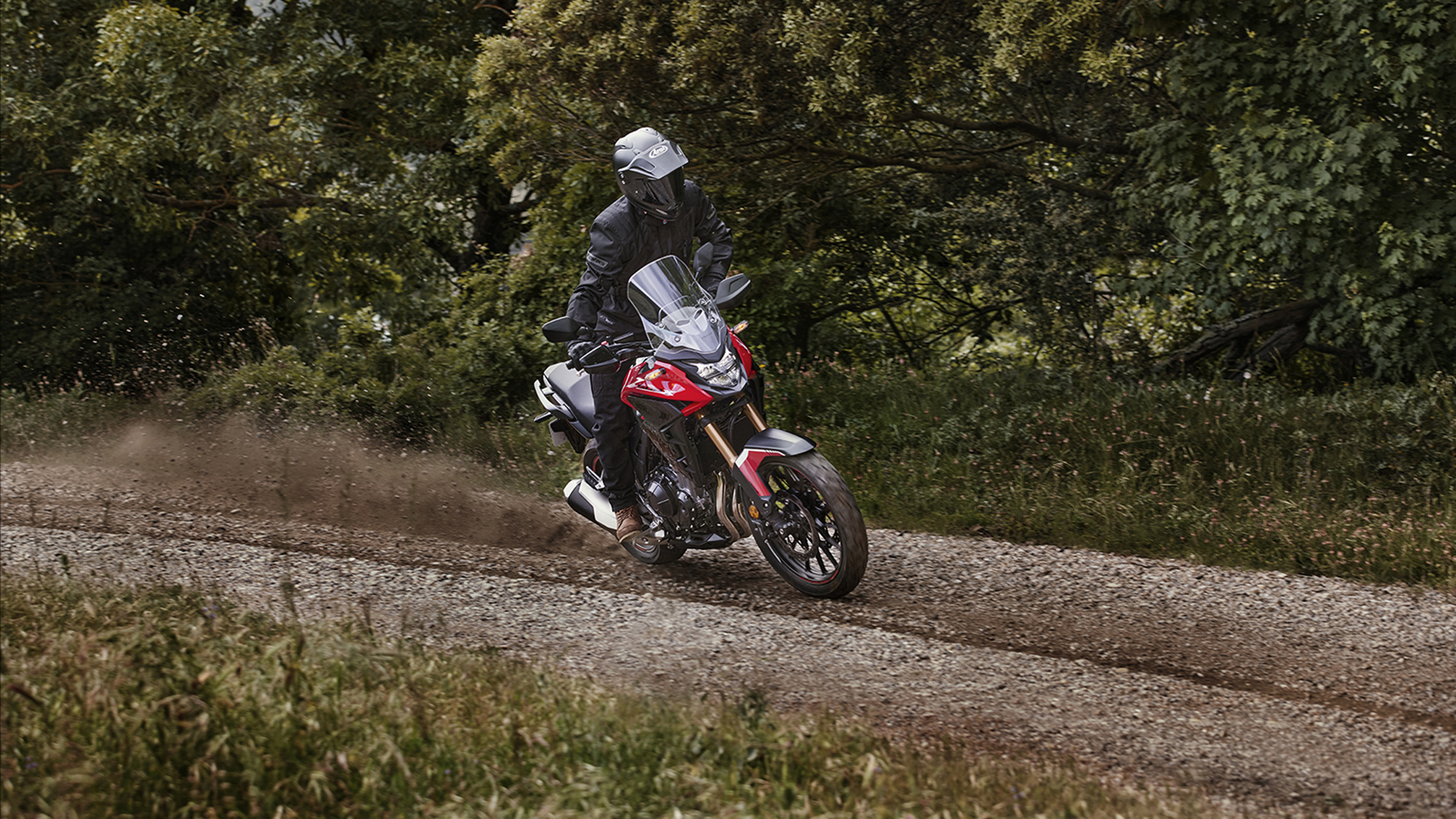 Honda CB500X dengan segala kelebihannya sangat berpotensi menjadi pilihan ideal bagi seorang petualang sejati yang telah menyatu dengan motornya.