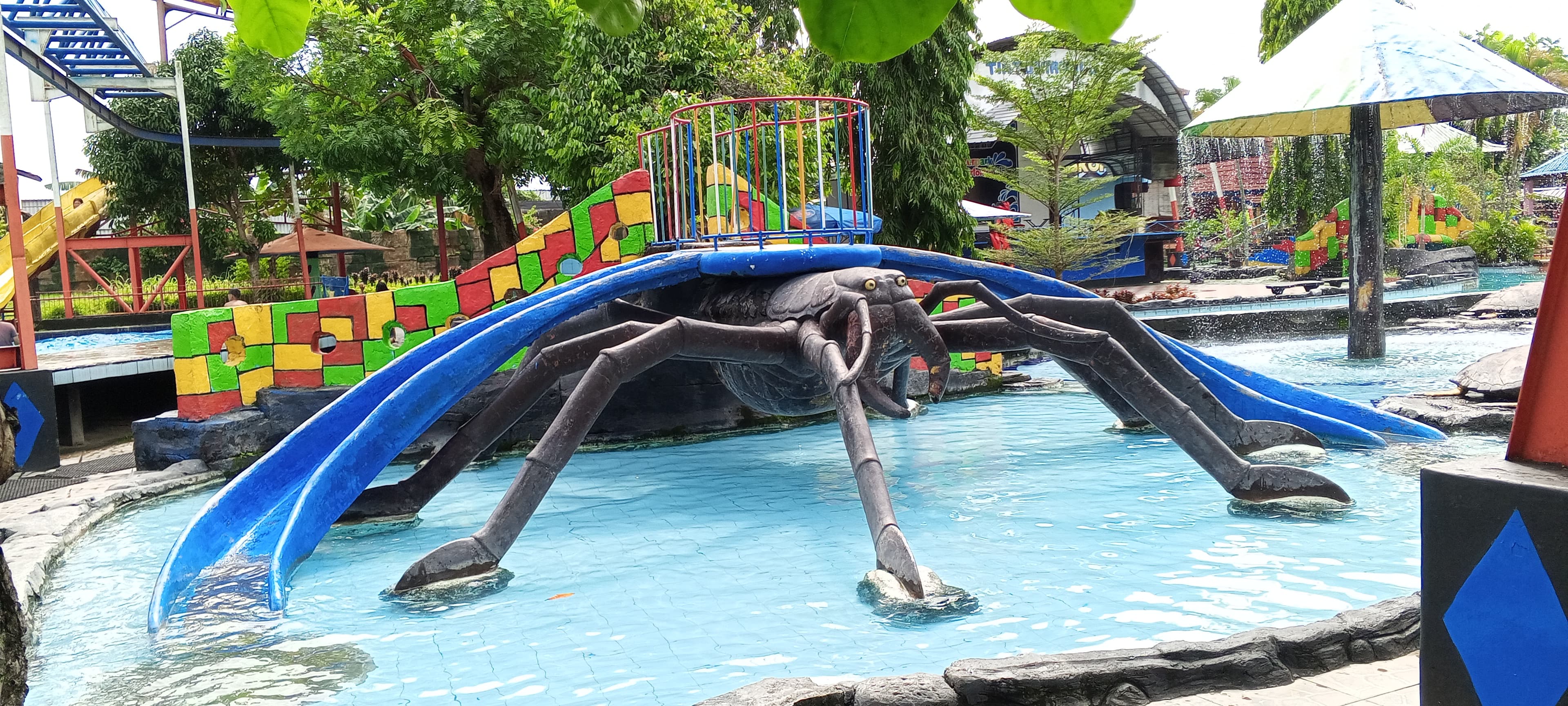 Salah satu kolam renang di Waterpark Galuh Tirtonirmolo Klaten