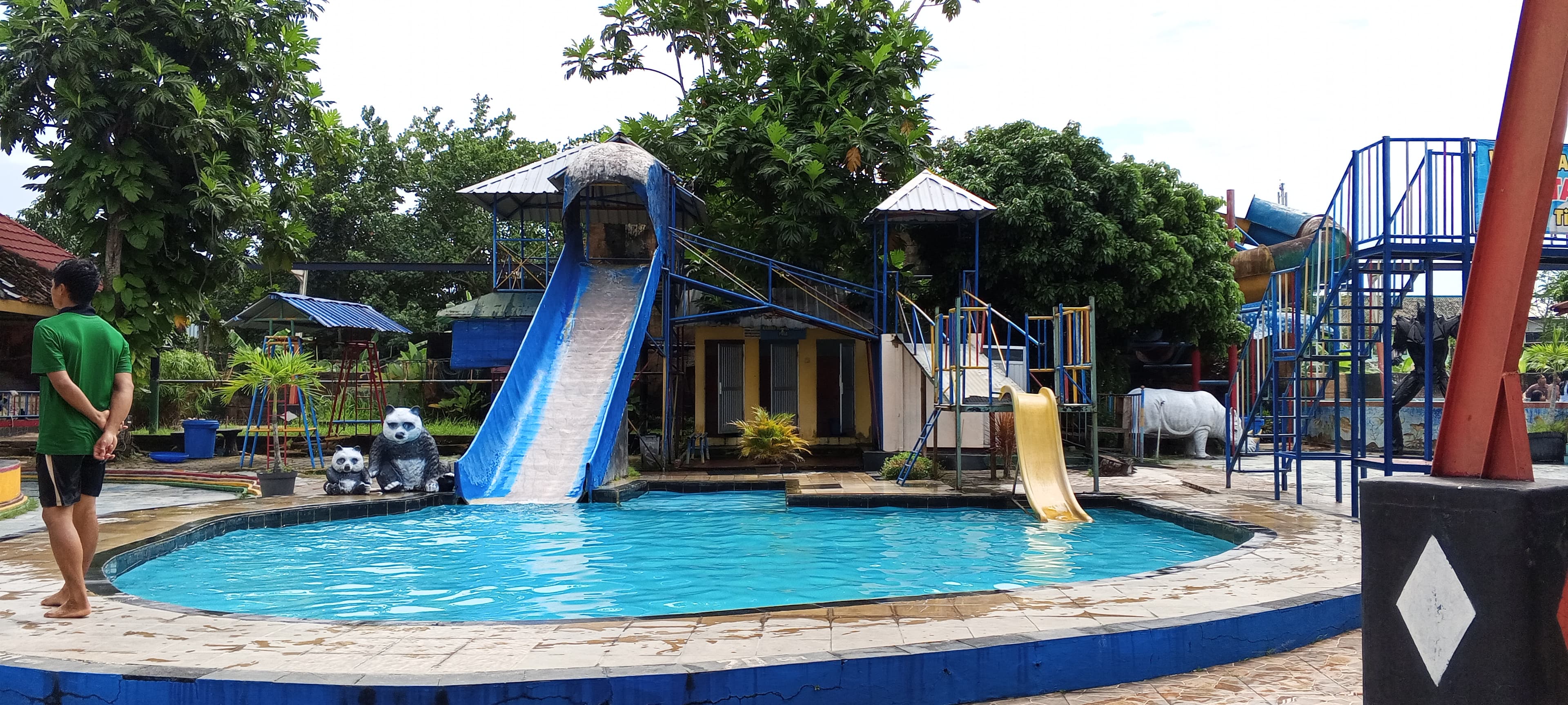 Salah satu kolam renang di Waterpark Galuh Tirtonirmolo Klaten