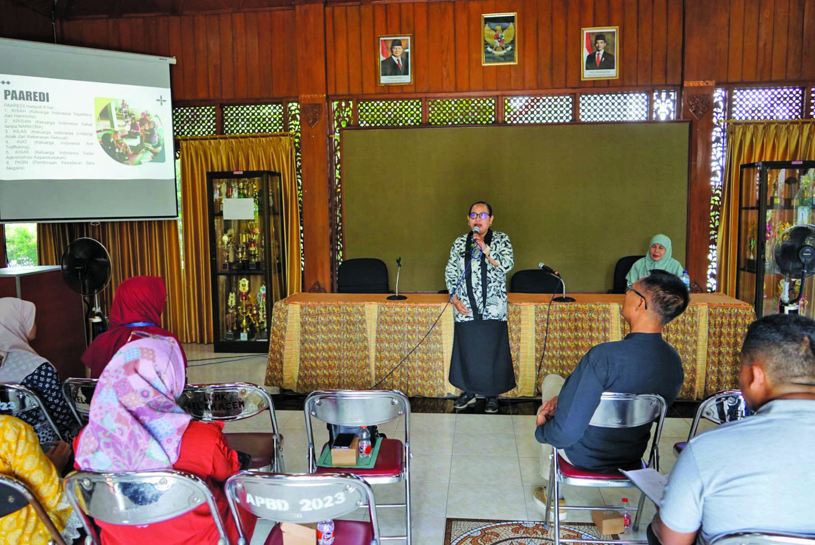SOSIALISASI: Rapat Koordinasi Pelaksanaan Fasilitasi Pendidikan Anti Narkoba Pada Keluarga di Pendapa Kelurahan Karangasem, Jumat (23/5).