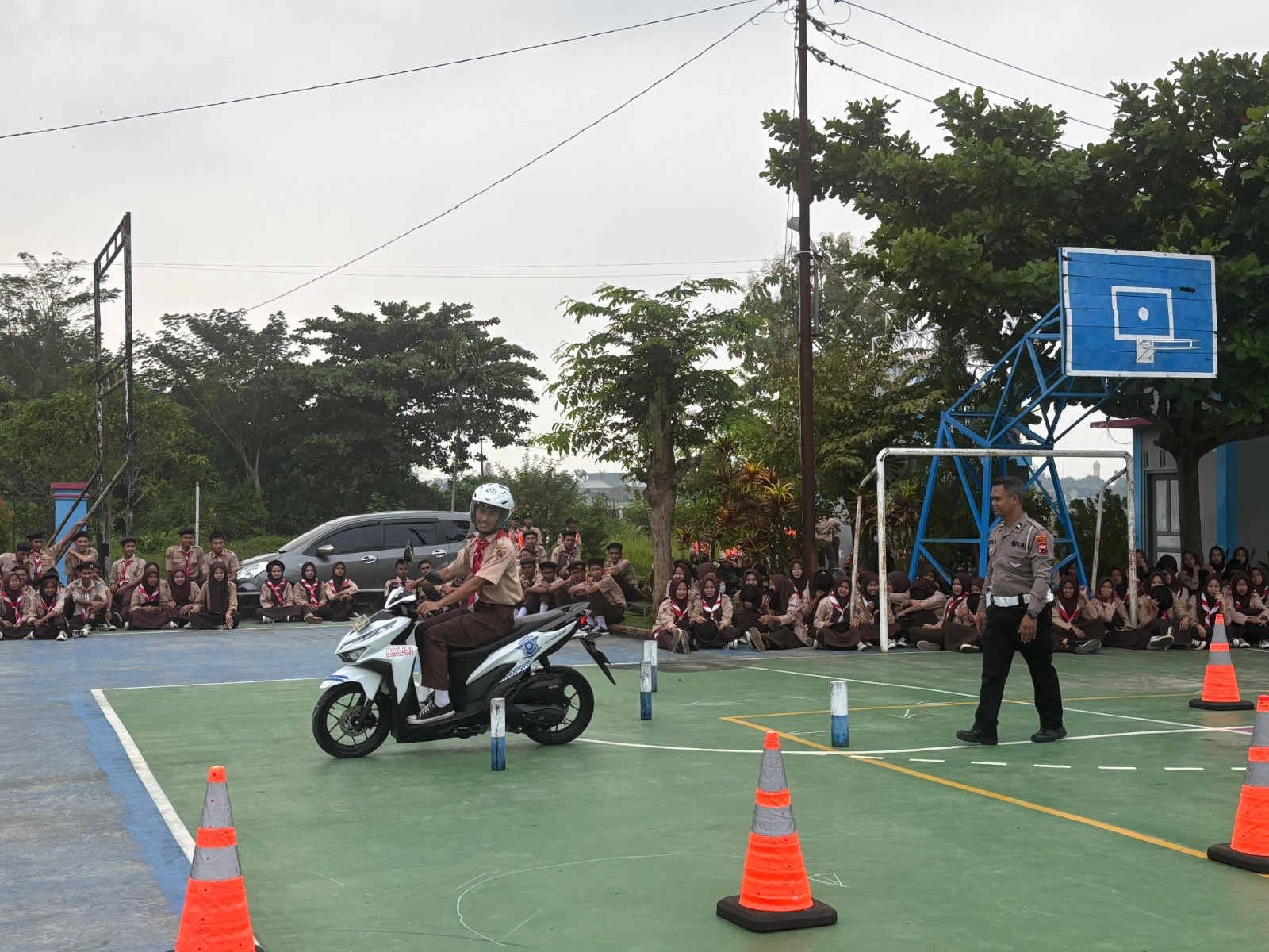 Salah satu kegiatan coaching clinic di SMK Negeri 2 Sukoharjo, Jumat (23/5)