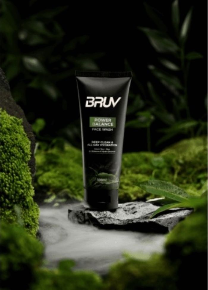 BRUV Power Balance Face Wash diperkaya dengan dua eksfoliator untuk mengangkat minyak dan sel kulit mati dari wajah.