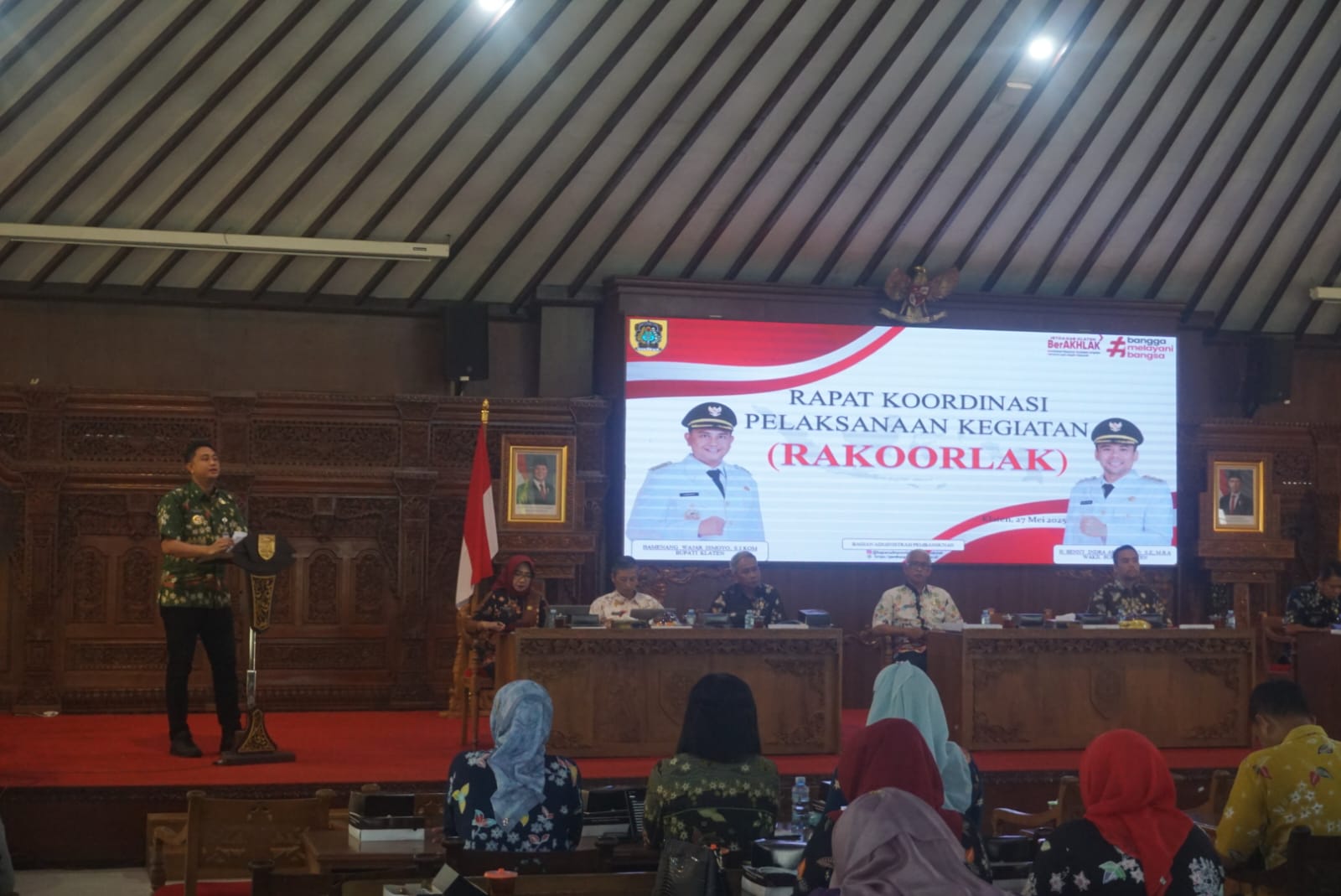 Bupati Klaten Hamenang Wajar Ismoyo saat memberikan pengarahan dalam rakoorlak di Pendapa Pemkab Klaten.&nbsp;