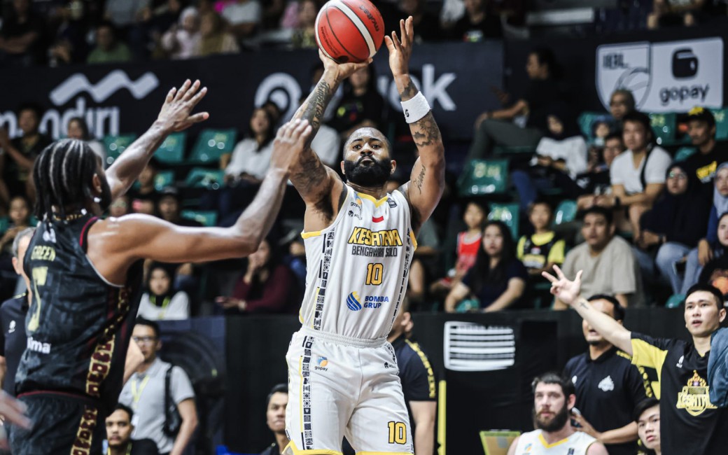 GANTI JERSEY: Dayon Griffin saat bermain untuk Kesatria Bengawan Solo di IBL 2025.