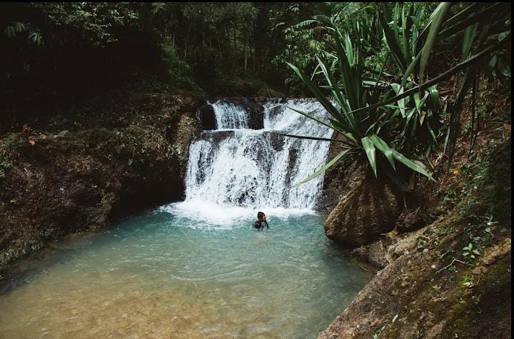 Air Terjun Dung Aron di Karanganyar jadi lokasi yang tepat untuk dikunjungi saat liburan.