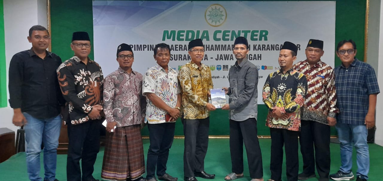 Eks Jamaah Islamiyah (JI) bersilaturahmi ke kantor Pimpinan Daerah Muhammadiyah (PDM) Karanganyar, Rabu (28/5/2025). (Rudi Hartono/Radar Solo)