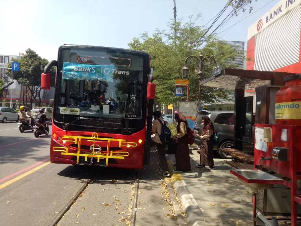 Panduan lengkap rute dan jadwal operasional 5 koridor BST Solo. Solusi hemat, nyaman, dan mudah keliling Surakarta!
