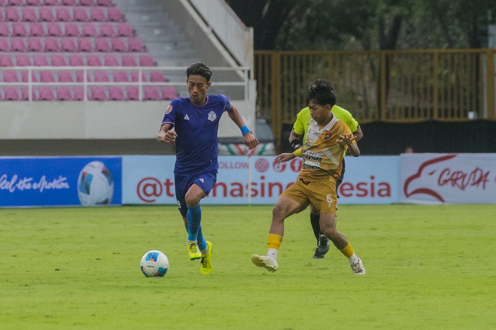 PARTAI PUNCAK: Pertandingan Persika Karanganyar melawan Tribrata Rafflesia FC di Stadion Manahan, Selasa (26/5) lalu.