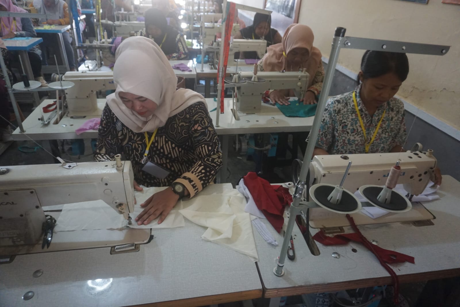 Pelatihan menjahit di LPK Central Inti Cemerlang, Desa Ngrundul, Kebonarum, Klaten yang bersumber dari DBHCHT.&nbsp;