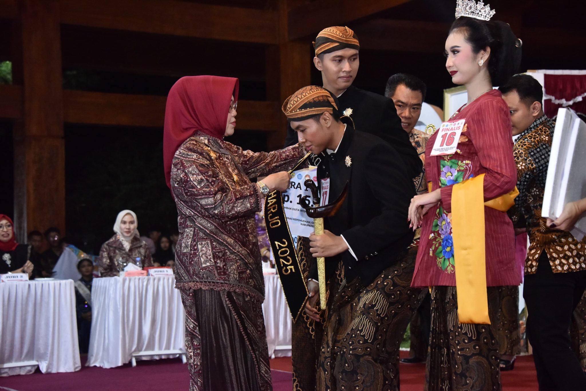 Bupati Sukoharjo Etik Sukoharjo berharap Mas Mbak Duta Wisata Sukoharjo 2025 aktif berperan bangun daerah.