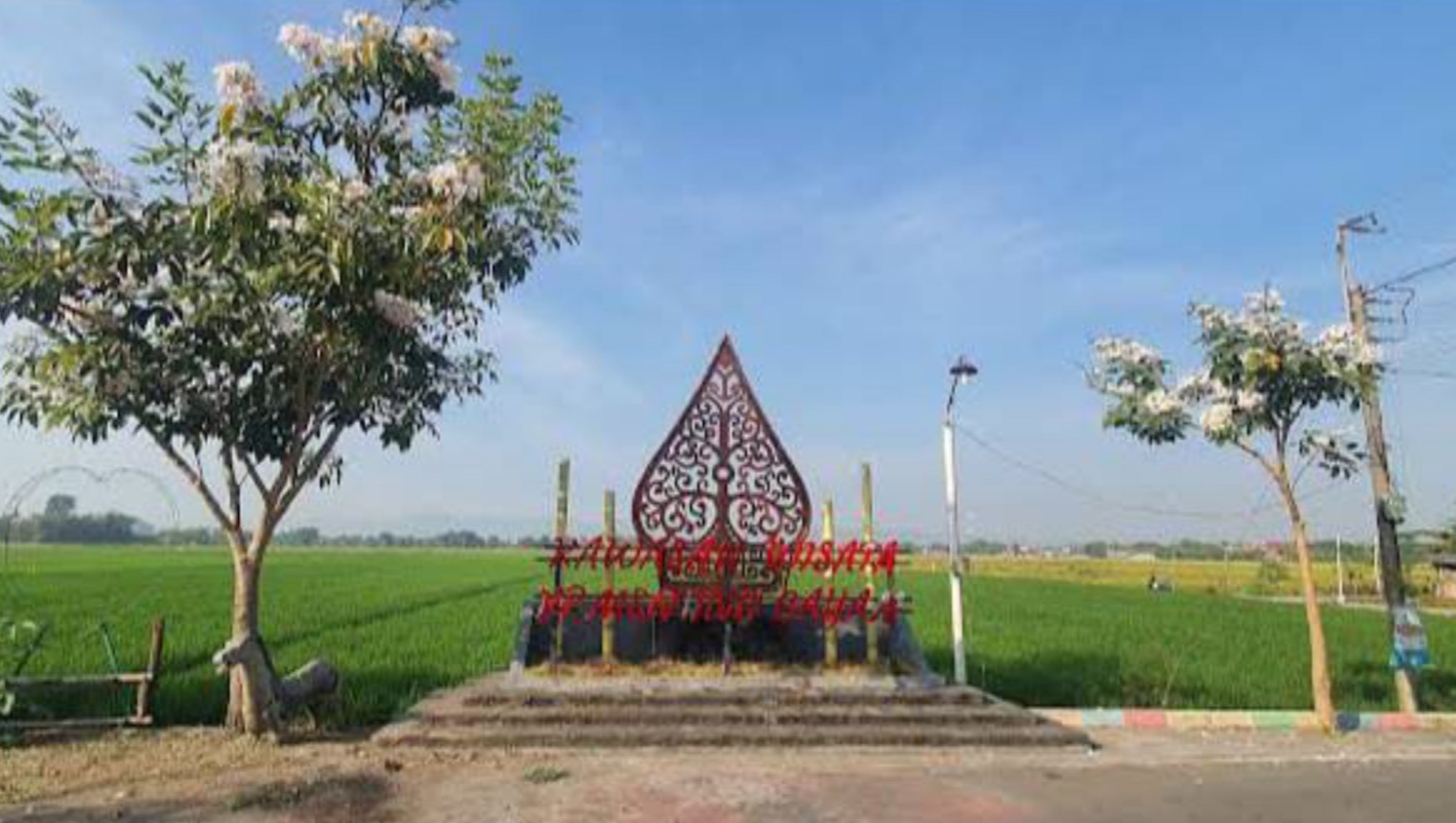 INDAH: Suasana hamparan sawah di Menjing Sky View di Desa Gayam, Kecamatan Bendosari, Kabupaten Sukoharjo.