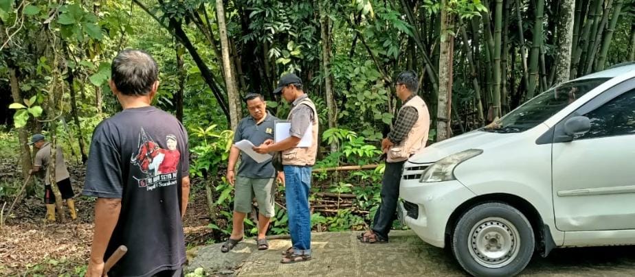 Kementerian Energi dan Sumber Daya Mineral (ESDM) survei bantuan sumur dalam ke Desa Juwog Kecamatan Sukodono, Sragen. (Ahmad Khairudin/Radar Solo)