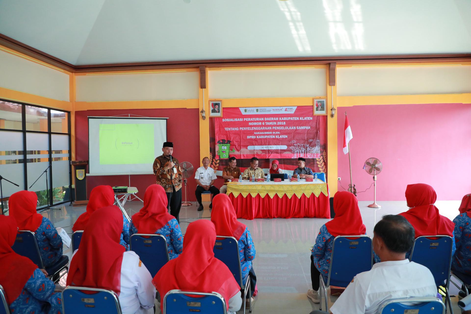 Pimpinan DPRD Klaten saat melakukan sosialisasi Perda Nomor 6 Tahun 2018 tentang Penyelenggaraan Pengelolaan Sampah