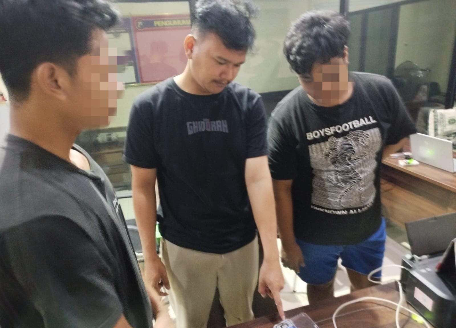 Satresnarkoba Polres Karanganyar gagalkan peredaran tembakau gorila di Tasikmadu. (Rudi Hartono/Radar Solo)