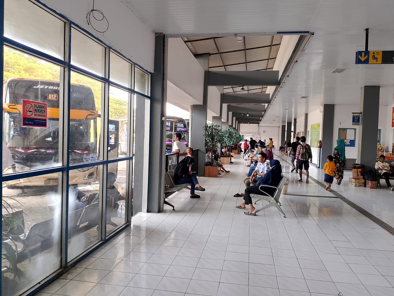 Kondisi Terminal Wonogiri saat longweekend, Minggu (1/6/2025).
