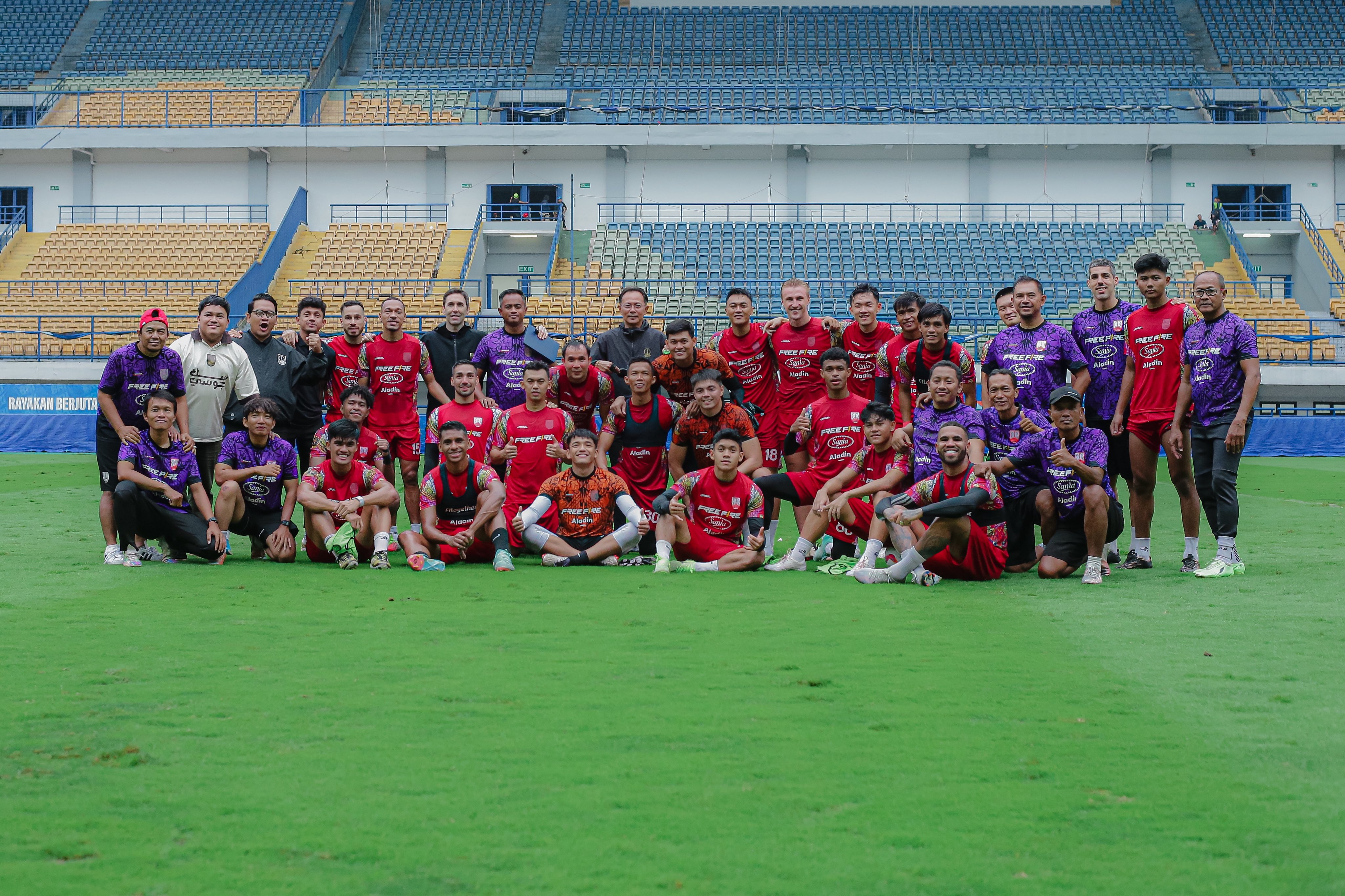 SOLID: Skuad Persis Solo saat menjalani kompetisi Liga 1 2024/2025. Banyak pemain yang kontraknya habis musim ini.